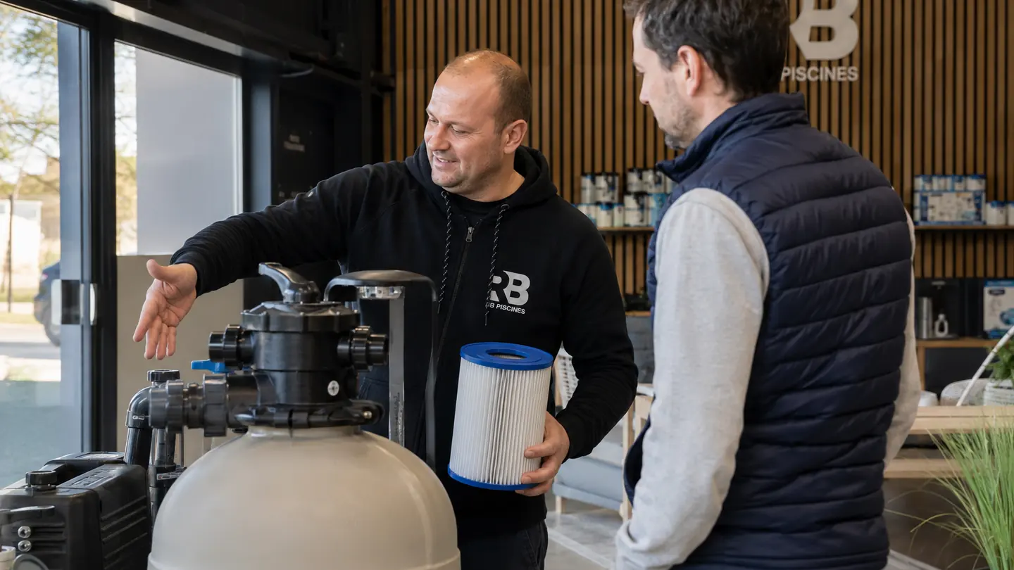 Filtre à sable, verre ou cartouche : quelles différences ? — conseil RB Piscines à Valence
