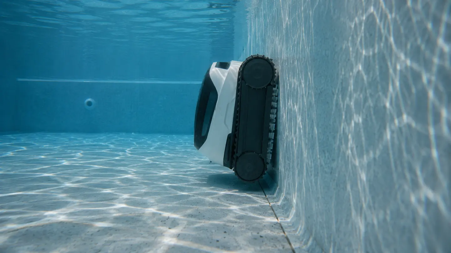 Robot fond seul ou fond, parois et ligne d’eau ? — conseil illustré par RB Piscines à Valence (2)