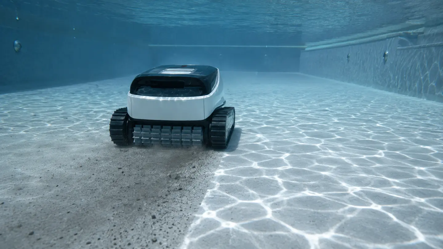 Robot fond seul ou fond, parois et ligne d’eau ? — conseil RB Piscines à Valence